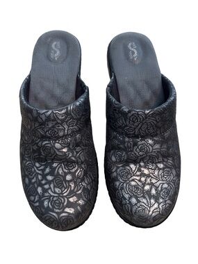 Grey’s Anatomy by SoftWalk Meredith Rose Print Metallic Comfort Clogs